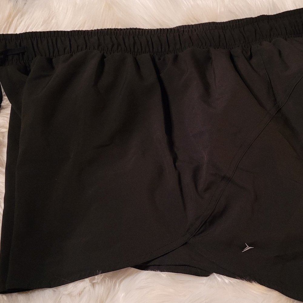 Mid-Rise StretchTech Dolphin-Hem Run Shorts for Women -- 4-inch inseam
